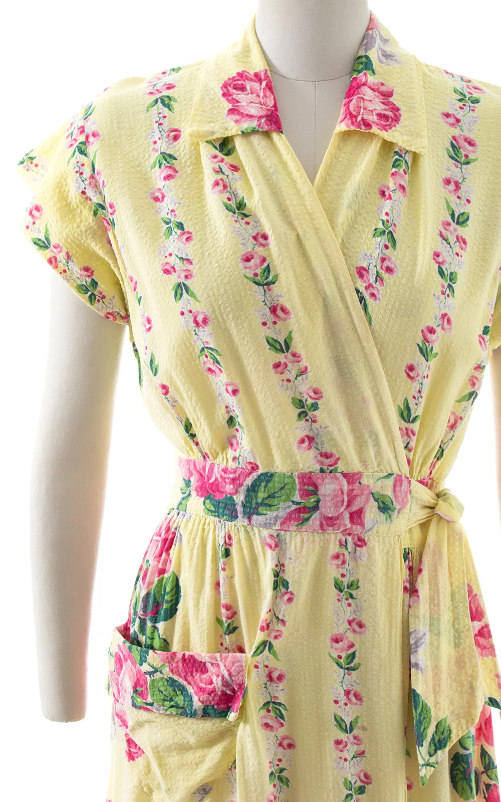 1940s Bold Rose Wrap Dress | medium