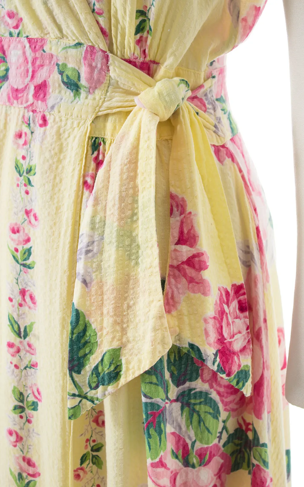 1940s Bold Rose Wrap Dress | medium
