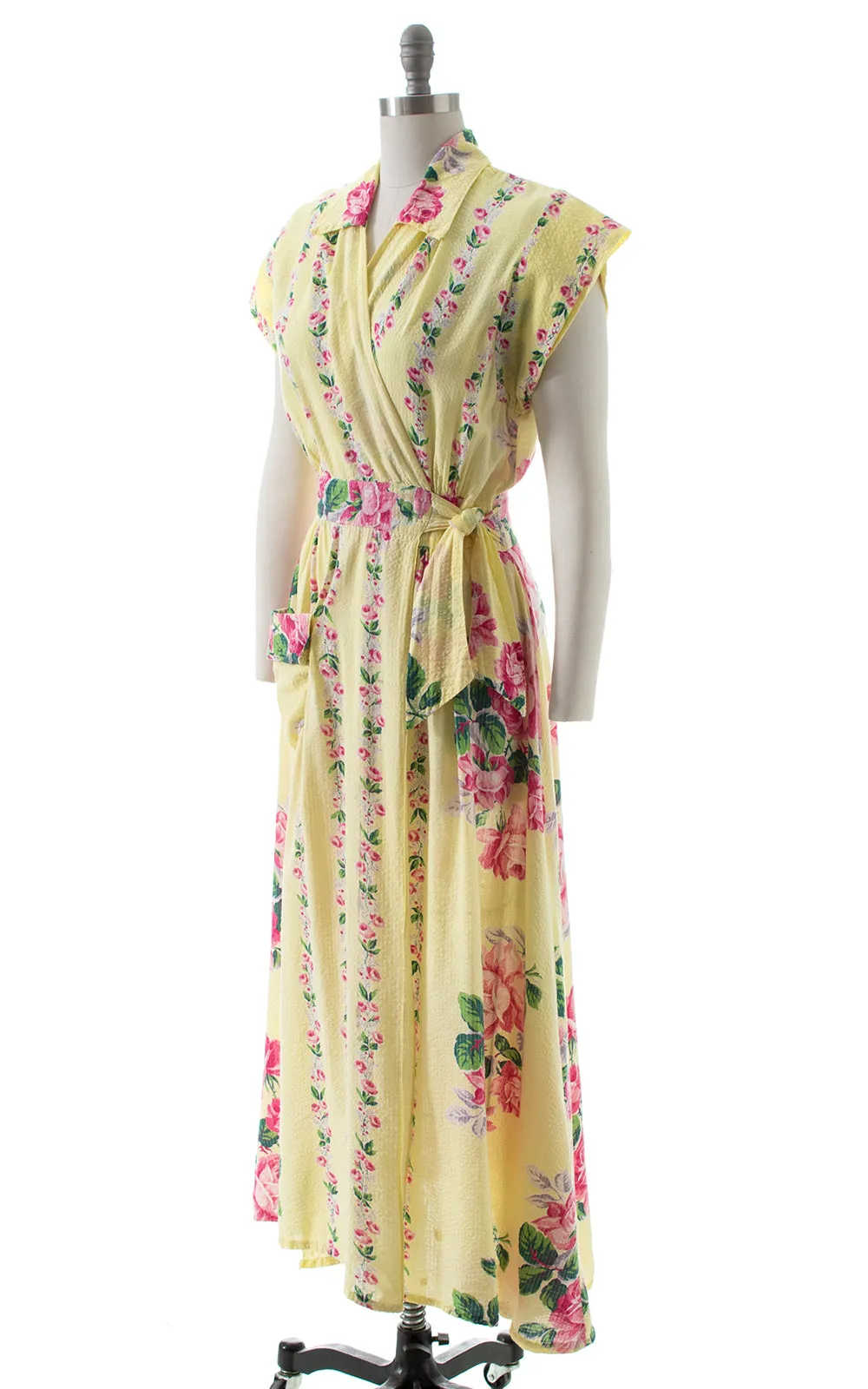 1940s Bold Rose Wrap Dress | medium