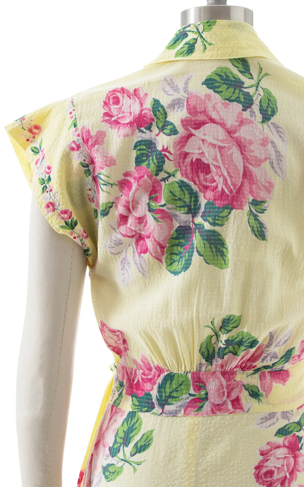 1940s Bold Rose Wrap Dress | medium