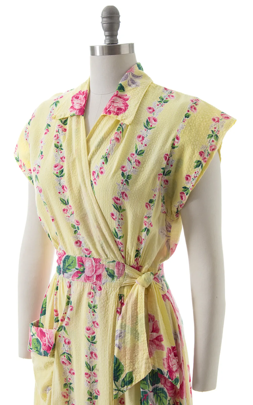 1940s Bold Rose Wrap Dress | medium