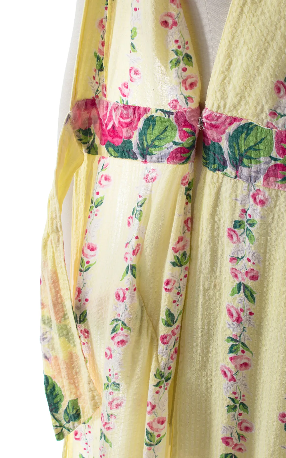 1940s Bold Rose Wrap Dress | medium