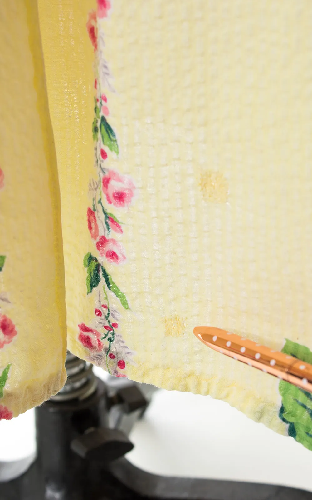 1940s Bold Rose Wrap Dress | medium