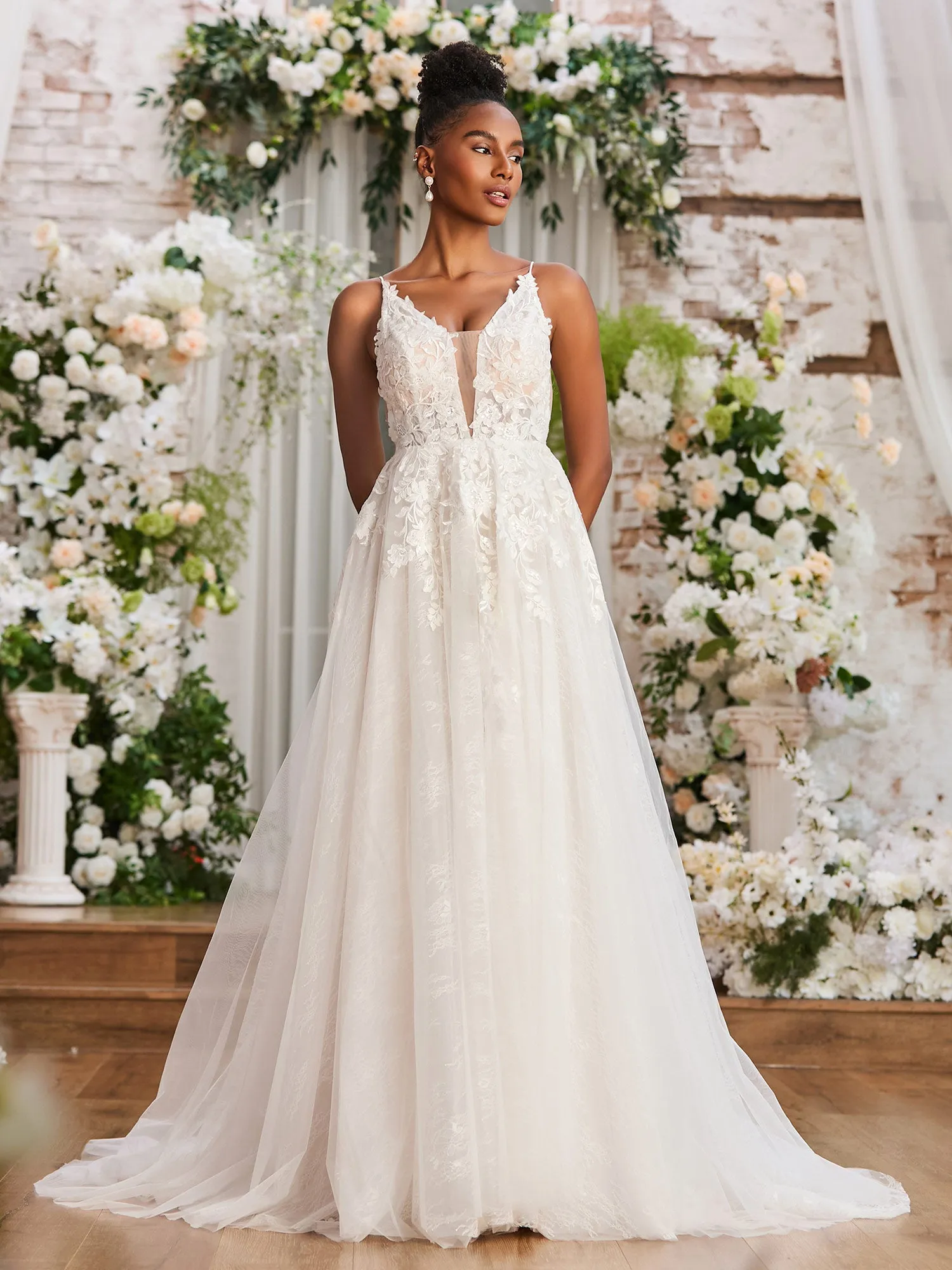 Appliqued Plunging V-neck Spaghetti Straps Wedding Dress White