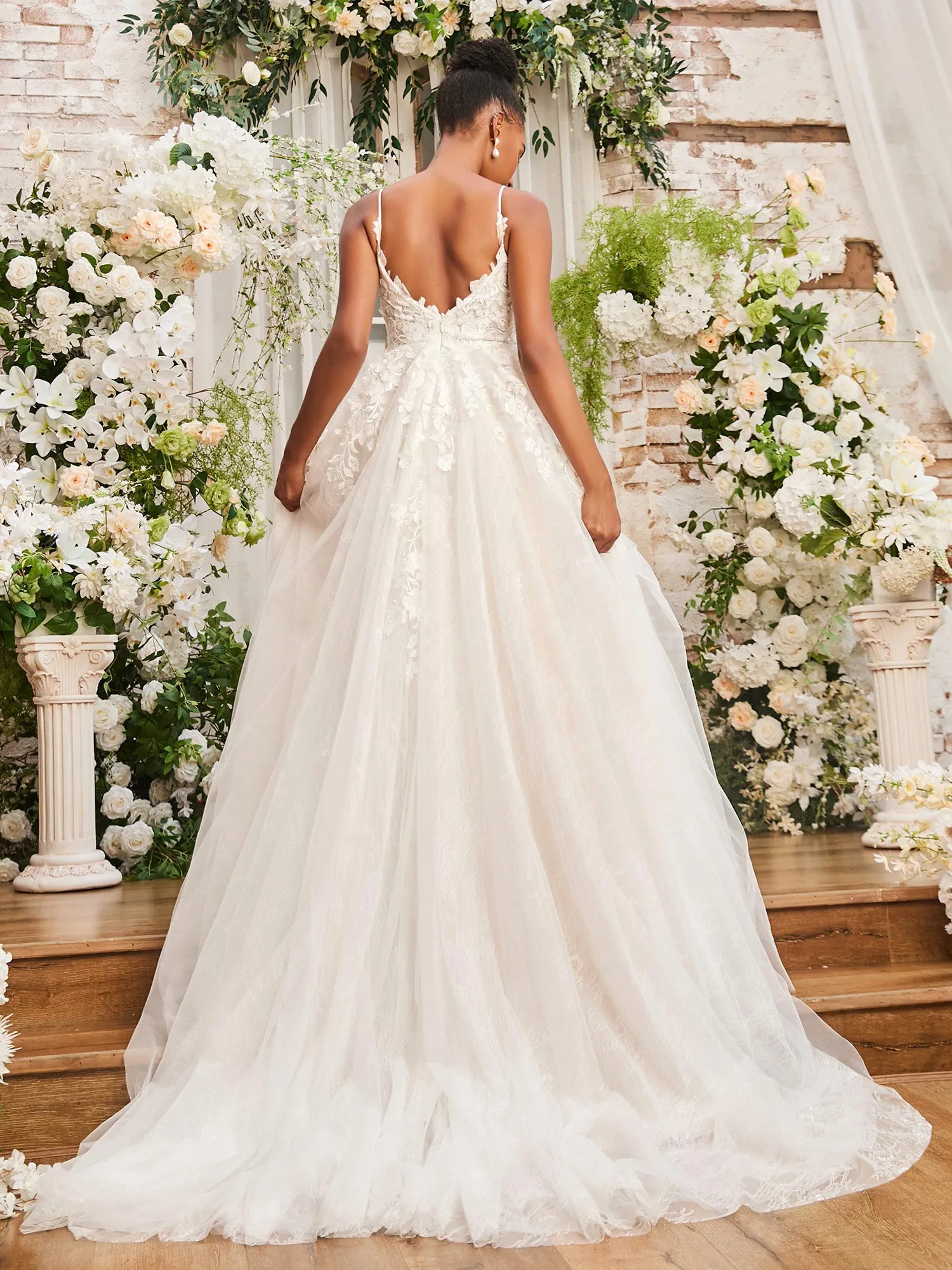Appliqued Plunging V-neck Spaghetti Straps Wedding Dress White