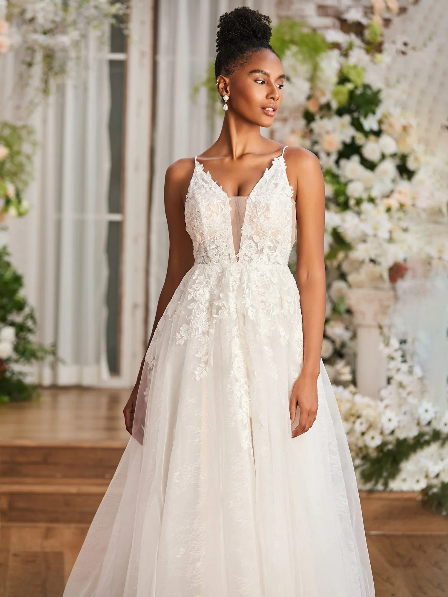 Appliqued Plunging V-neck Spaghetti Straps Wedding Dress White