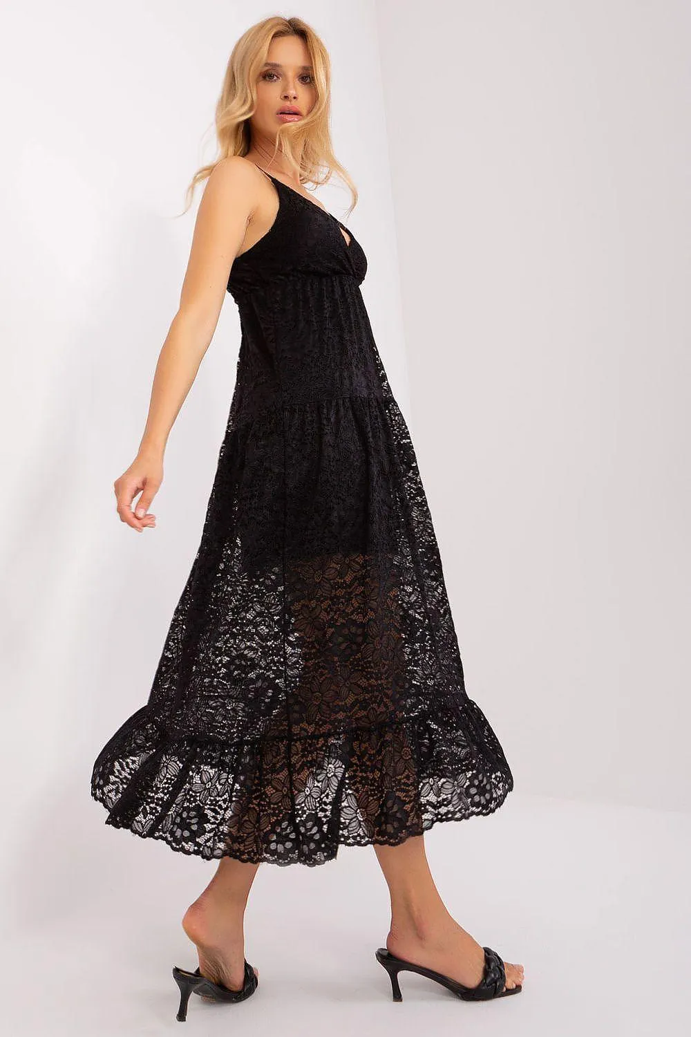 Charming Lace Daydress with Sweetheart Neckline - Embrace Elegance and Style