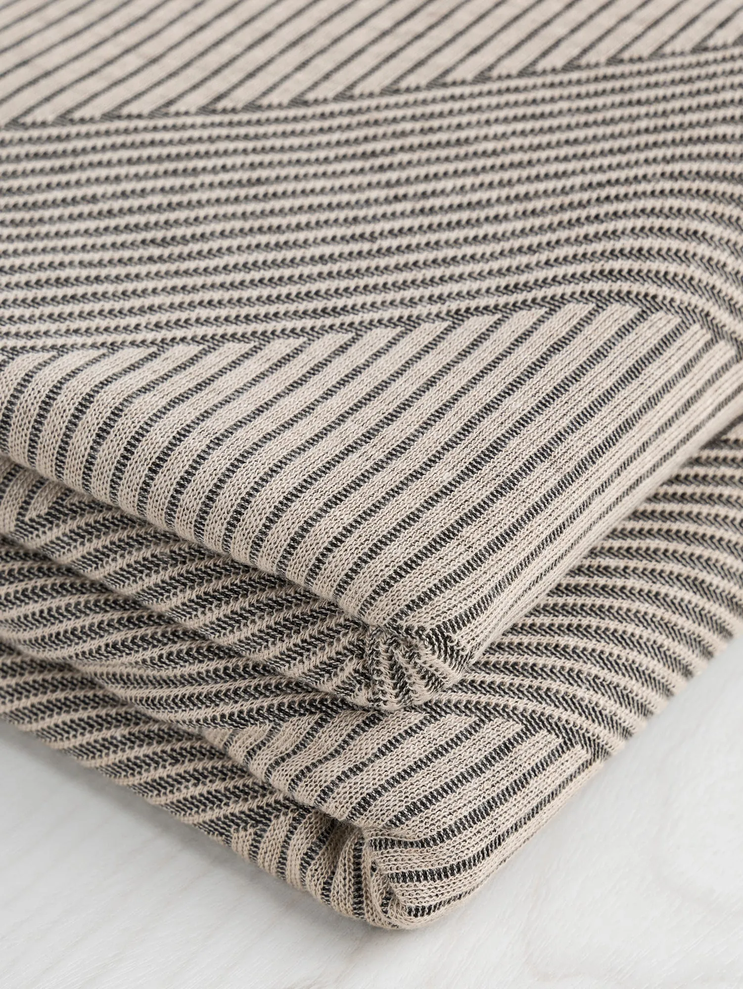 Diagonal Stretch Wide Rib Knit - Beige   Black - Swatch